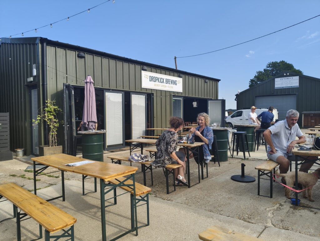 Drop kick brewery and tap room. Rest stop near Newdigate on Reigate cycle routes.